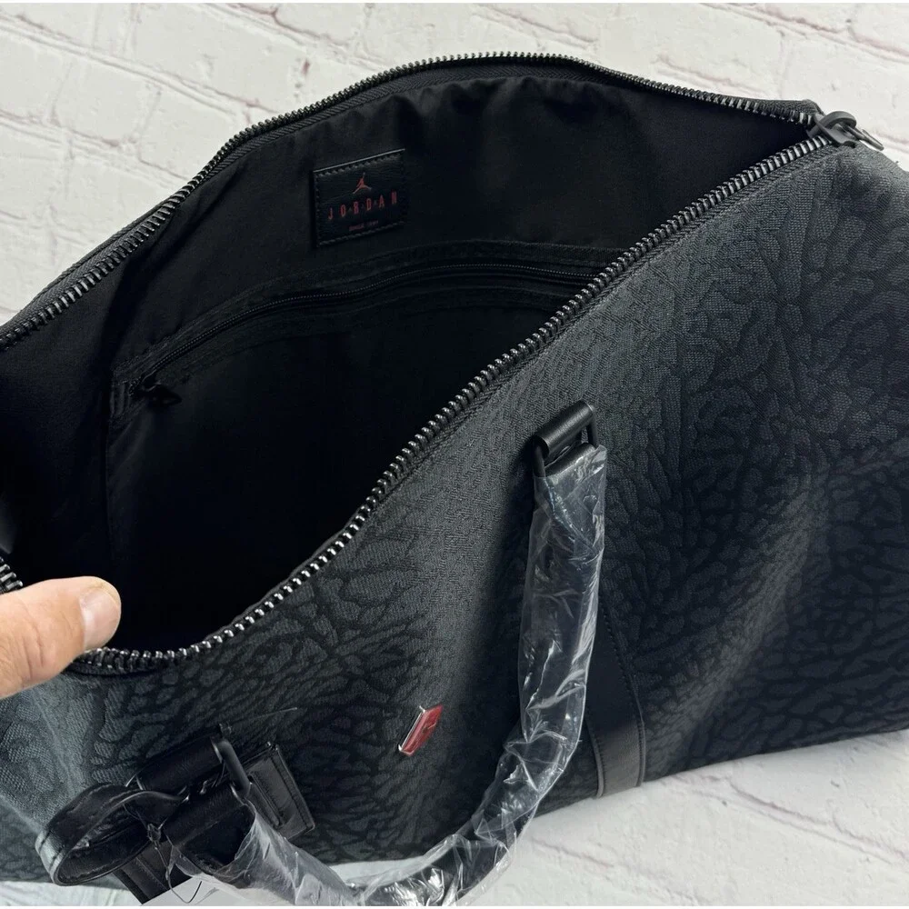 NEW Nike Jordan Icon Duffel Bag 40L Off Noir. Black. LM9021-GOT